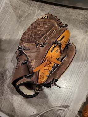 Mizuno Baseball Glove Youth 11 Inch Tan Black 110P Ballpark Series RHT
